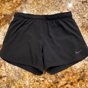 Women’s Nike 2-in-1 running shorts